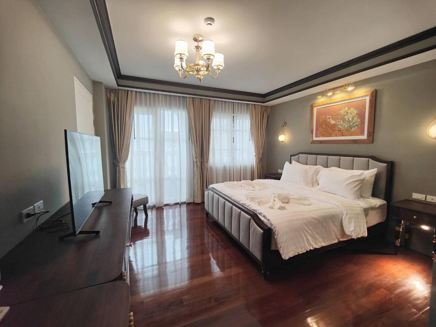 Siri Grand Bangkok Hotel Banguecoque Exterior foto